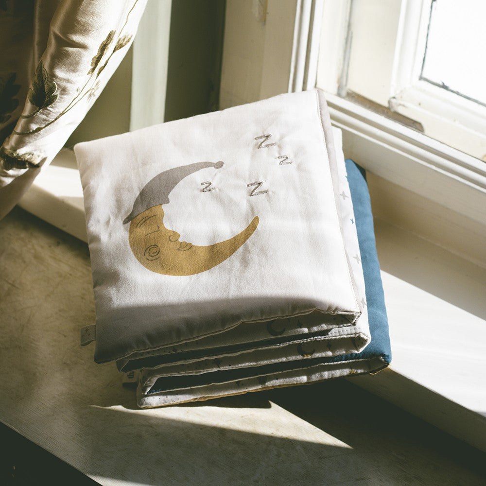 That's Mine Kimmey bog - Air balloon and bear - 100% Organic cotton Buy Legetid||Babylegetøj||Legetøj||Alle||Favoritter||personale||Influencer choice||Gaver mellem 200 - 499 kr.||alt minus sløjfe||NOOS||Påskebundle||mette-sale here.