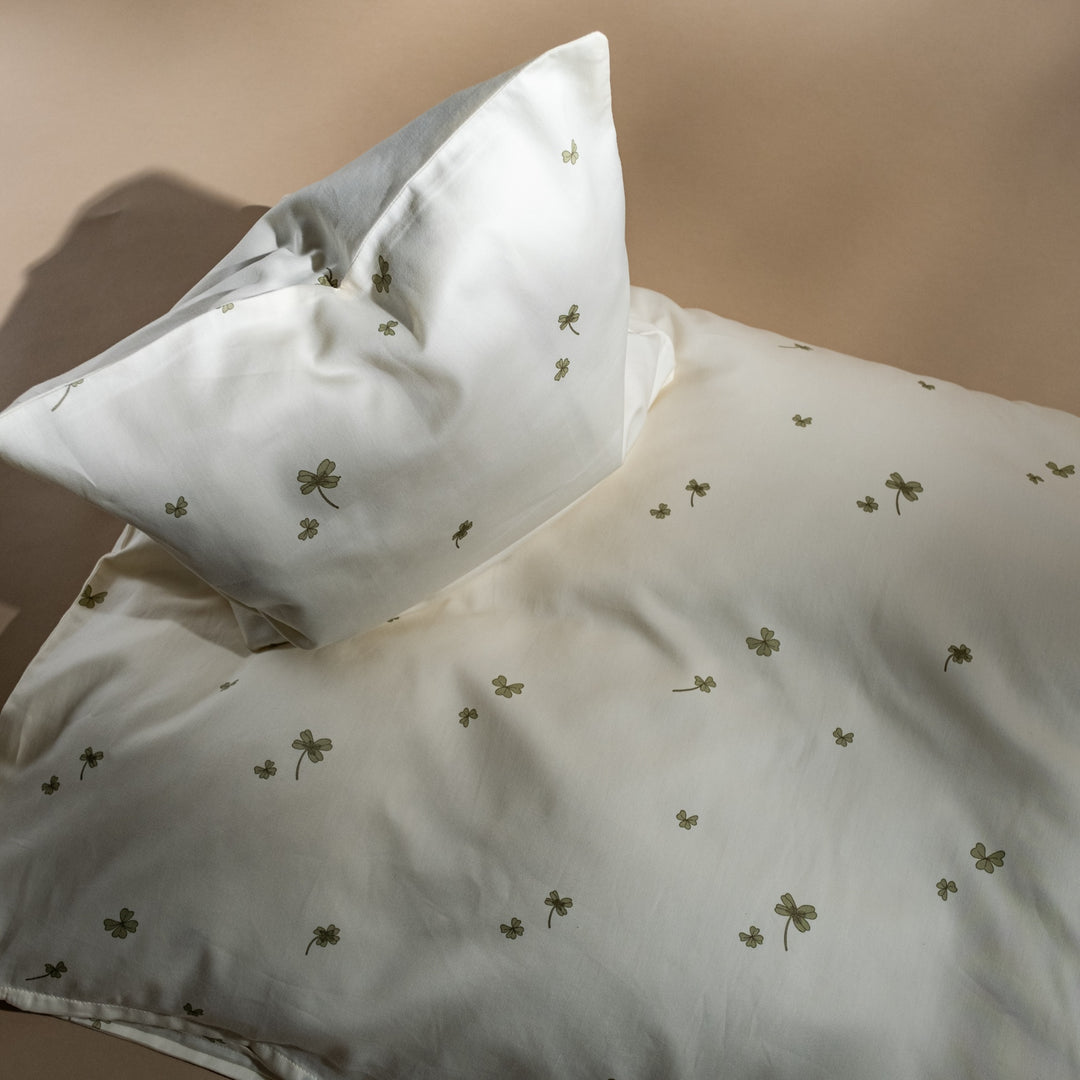 That's Mine Levi sengetøj - Clover meadow - 100% Organic cotton Buy Sovetid||Sengetøj||personale||Udsalg - Sovetid||bj-resten-offer here.