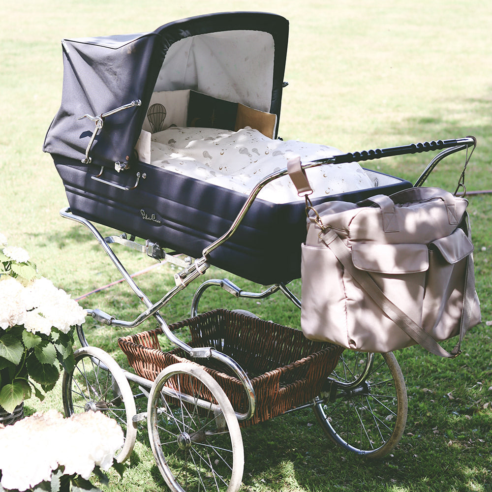 That's Mine Kimmey bog - Air balloon and bear - 100% Organic cotton Buy Legetid||Babylegetøj||Legetøj||Alle||Favoritter||personale||Influencer choice||Gaver mellem 200 - 499 kr.||alt minus sløjfe||NOOS||Påskebundle||mette-sale here.