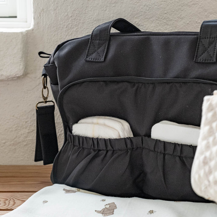 That's Mine Benne pusletaske - Black - Outer: 100% Recycled polyester Lining: 100% Polyester Buy Amning & pusletid||Pusle||Pusletasker||Favoritter||personale||Newborn essentials||Influencer choice||NOOS||Del dine øjeblikke||Rejseklar here.