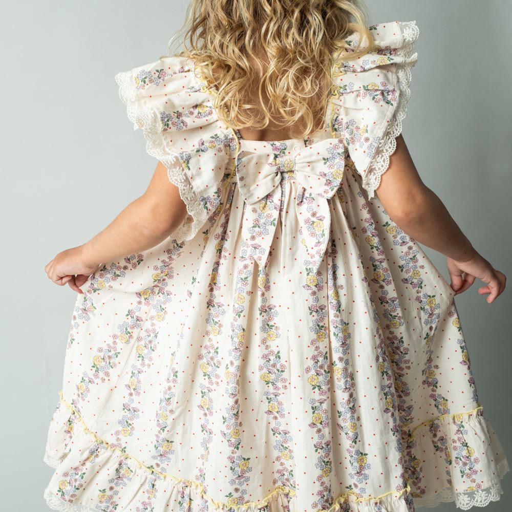 That's Mine Celina kjole - Shell fleur - 85% Cotton / 15% Linen Buy Kjoler||Kjoler & nederdele||personale||SS26 here.