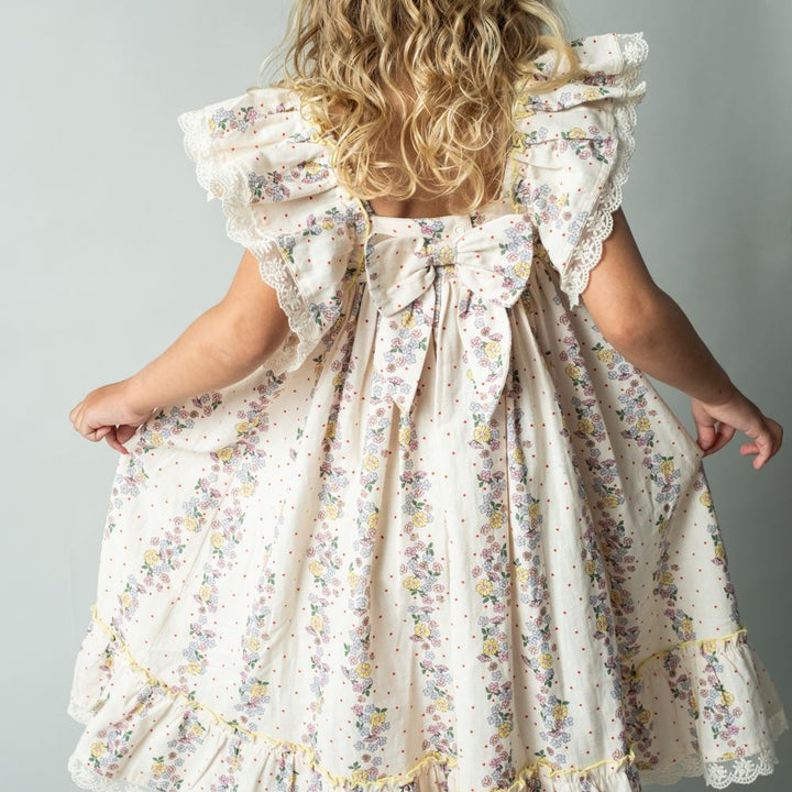 That's Mine Celina kjole - Shell fleur - 85% Cotton / 15% Linen Buy Kjoler||Kjoler & nederdele||personale||SS26 here.