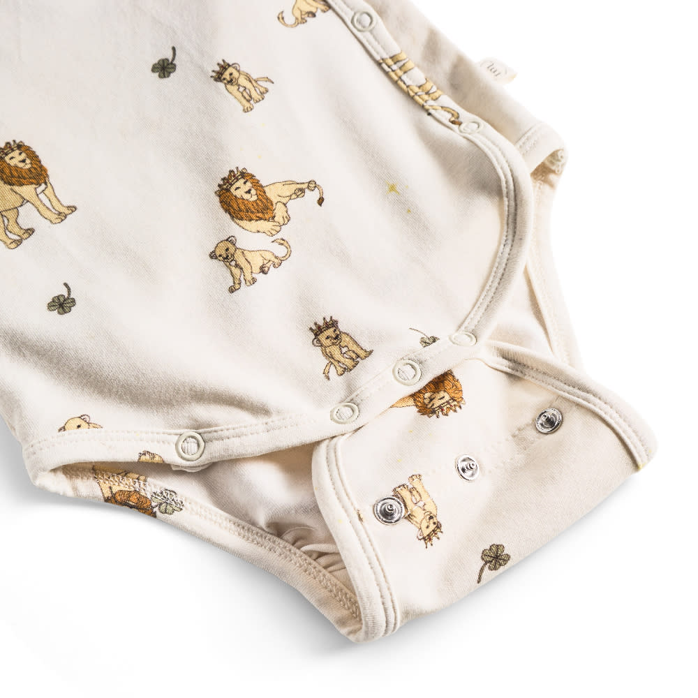 That's Mine Elimar slå-om bodystocking - Lion - 48% Organic cotton / 47% Modal / 5% Elastane Buy Bodystockings||Undertøj||personale||Basics here.