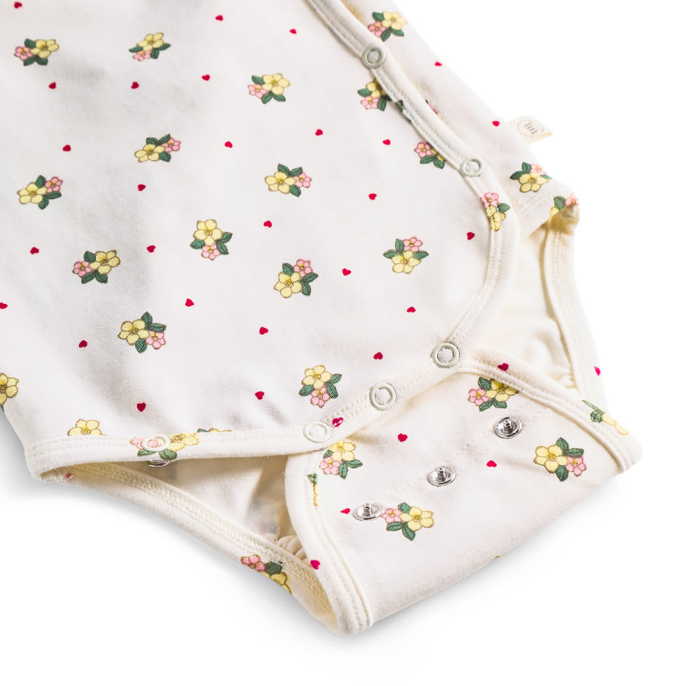 That's Mine Elimar slå-om bodystocking - Sweetheart Petals - 48% Organic cotton / 47% Modal / 5% Elastane Buy Bodystockings||Undertøj||personale||Basics here.