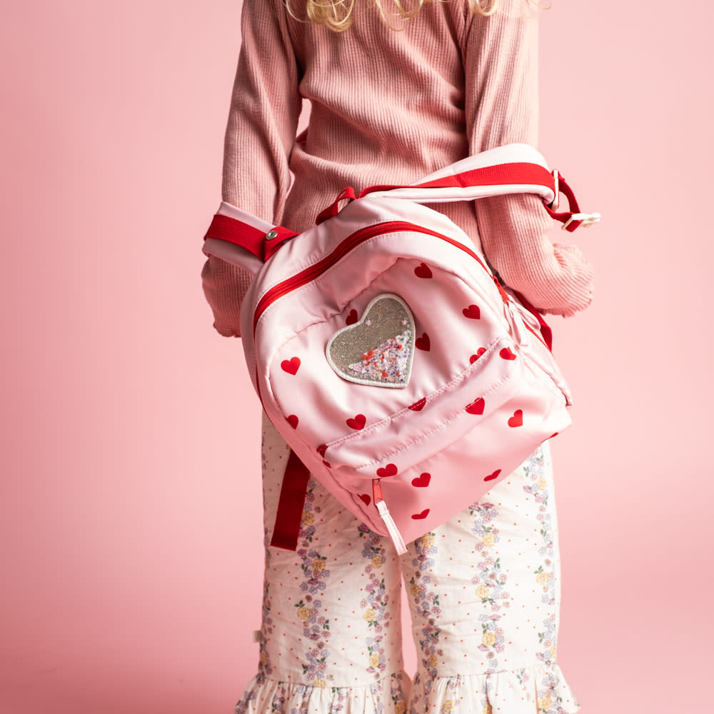 That's Mine Benson organiseringsrygsæk - Prism pink - Outer: 100% Recycled polyester Lining: 100% Polyester Buy Bolig & udstyr||Udstyr||Rygsække||personale||Forår 2026 here.