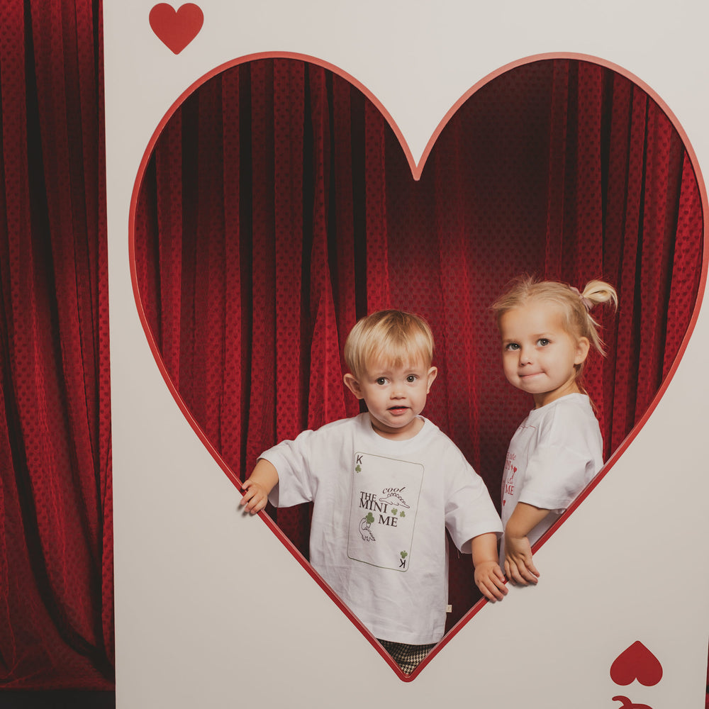 That's Mine Vilde oversized t-shirt - Mini me dino - 100% Organic cotton Buy T-shirts||Overdele||Trøjer og toppe||Nyheder||personale||Dinosaurtøj & kostumer||Jersey||Forår & sommer 2026||Jersey here.