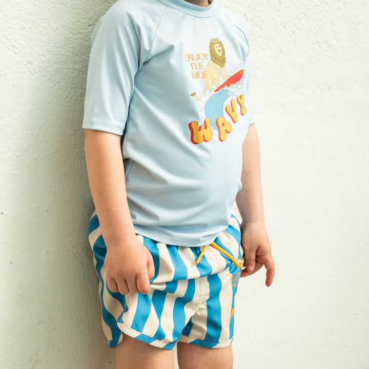 That's Mine Lai svømmeshorts - Block stripe blue - 100% Recycle polyester Buy Badetøj||personale||Forår 2026 here.