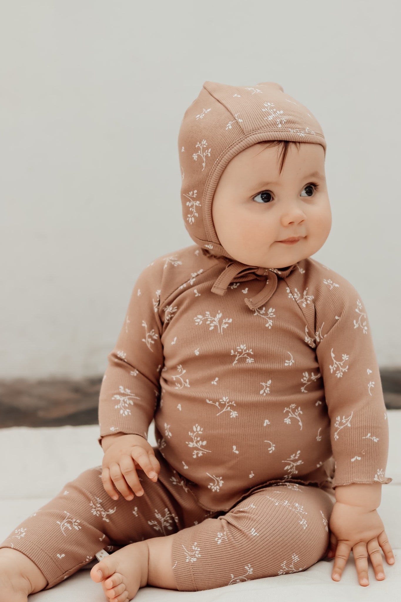 That's Mine Coeur babyhjelm - Secret garden cocoa - 95% Organic cotton / 5% Elastan Buy Tøj||Udsalg||Alle||Baby hjelme||Udsalg - tøj||alt minus sløjfe||5 for 399||mette-sale here.