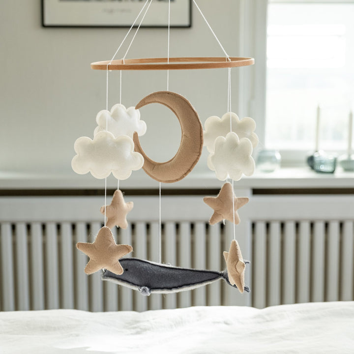 That's Mine Whale uro - Multi - 100% Polyester felt Buy Bolig & udstyr||Børneværelset||Uroer||Favoritter||personale||Gaver mellem 200 - 499 kr.||NOOS||noos u. 350 here.